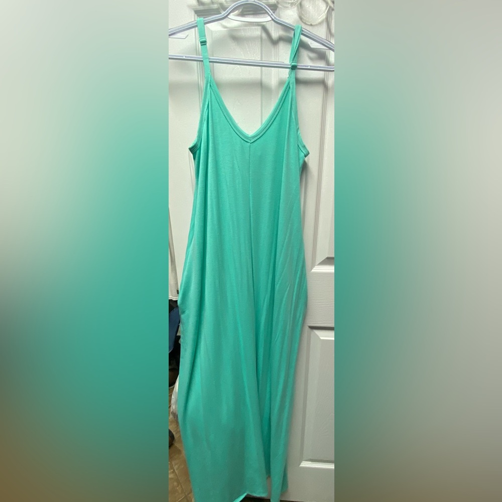 Green Sleeveless Spaghetti Strap Sundress with pockets